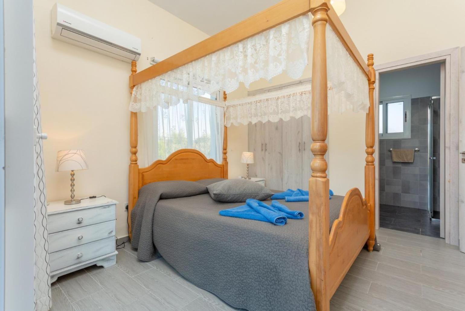Sun Beach Villa Tria Polis Bagian luar foto