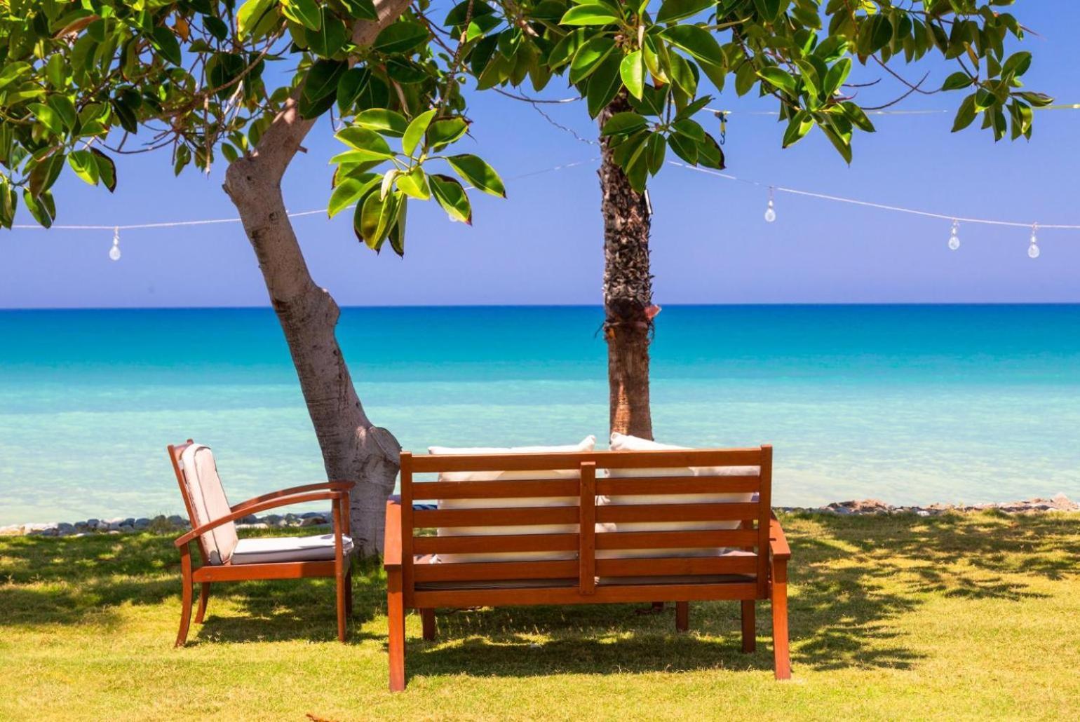 Sun Beach Villa Tria Polis Bagian luar foto