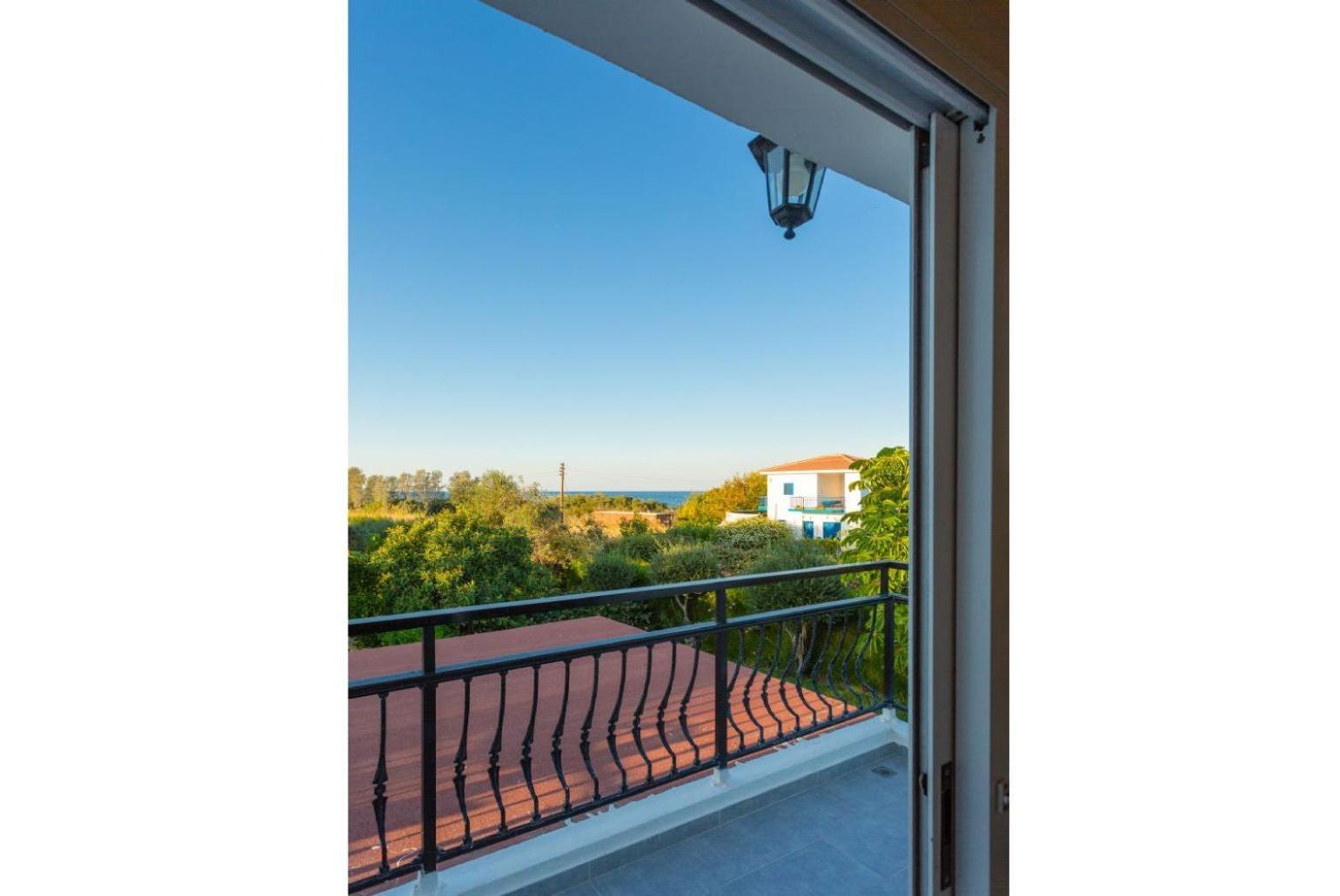 Sun Beach Villa Tria Polis Bagian luar foto