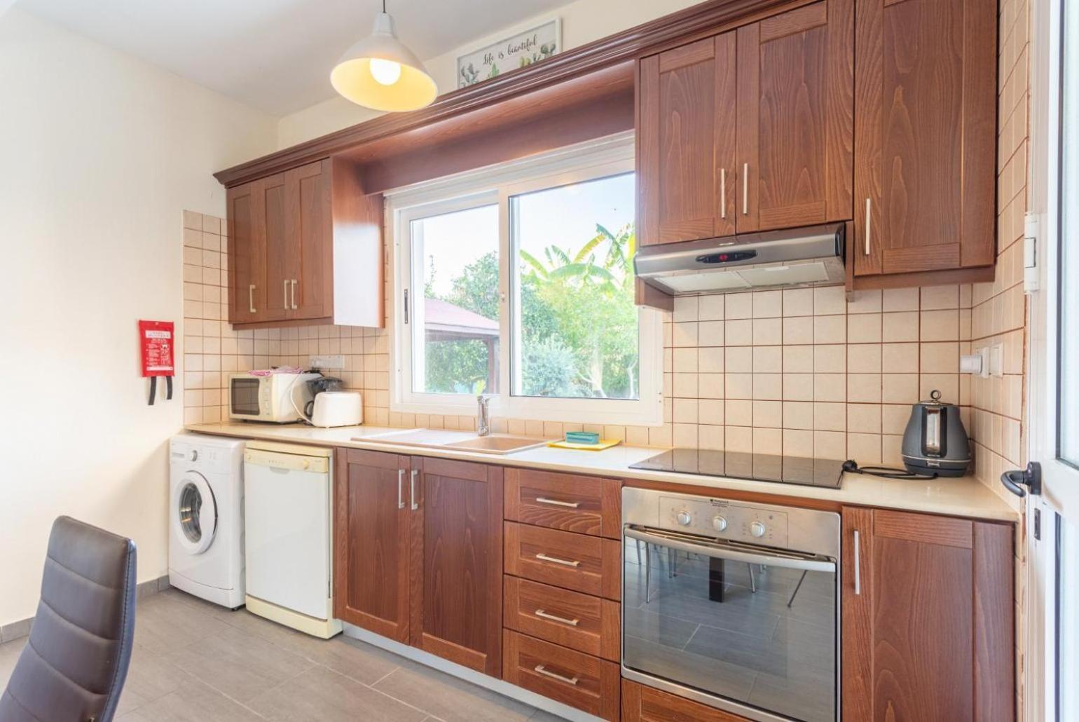 Sun Beach Villa Tria Polis Bagian luar foto