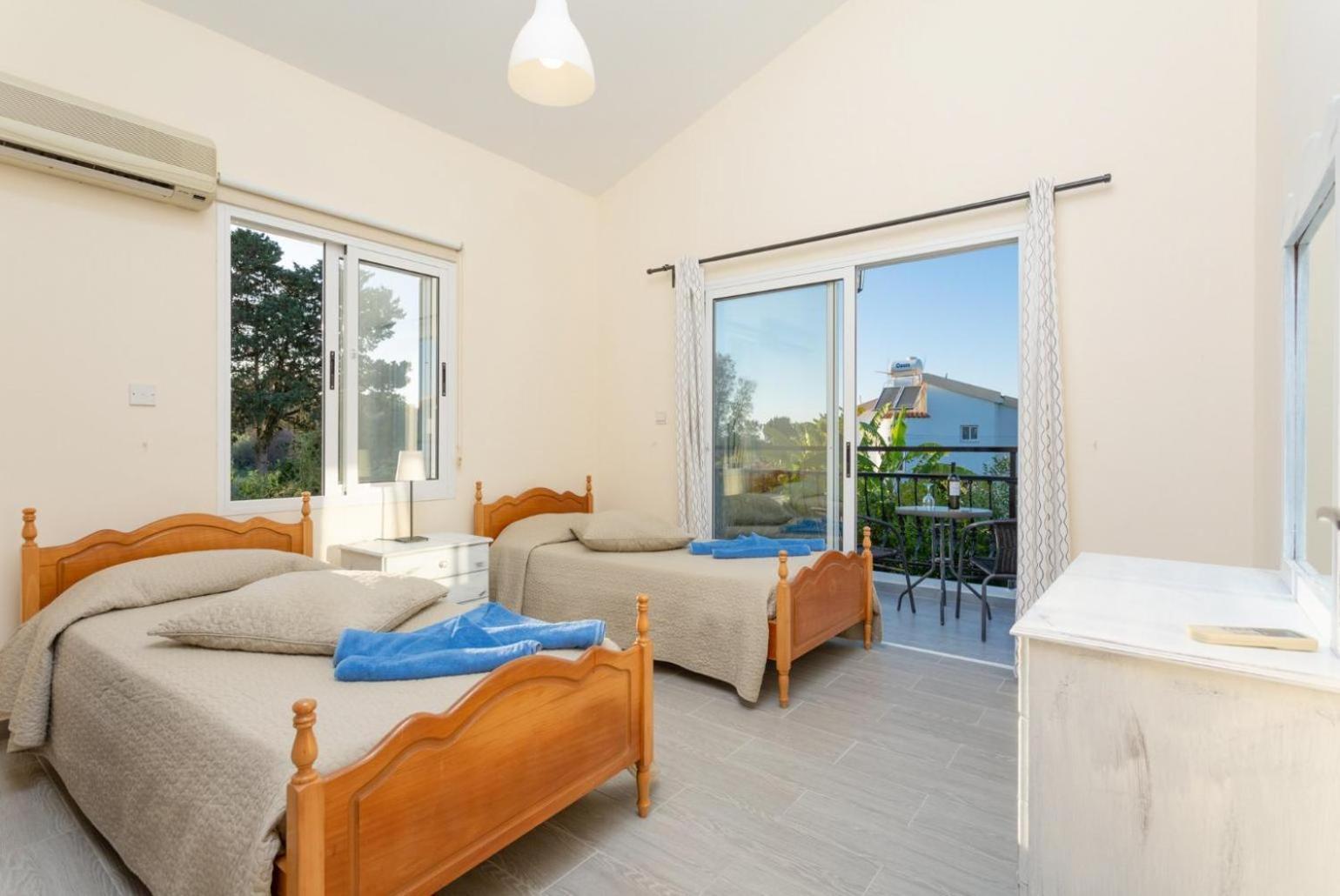 Sun Beach Villa Tria Polis Bagian luar foto